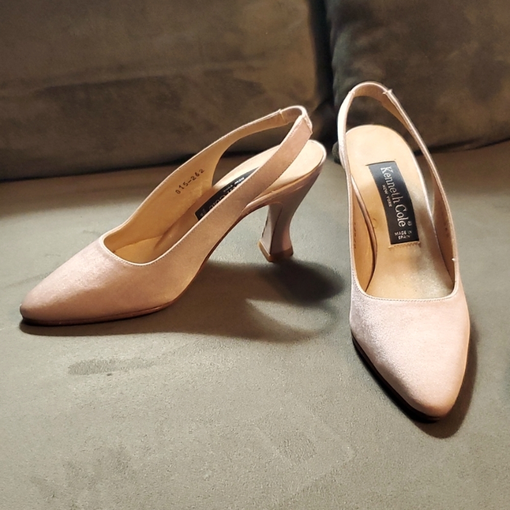 Kenneth Cole New York blush color sling back heels sz 6M NWT.